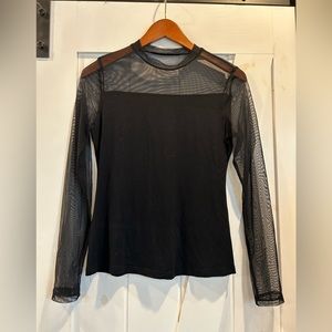 Women’s mesh sleeve top